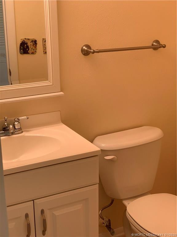 Half Bath off Dinning Area