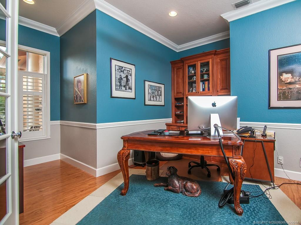 Den possible 4th bedroom