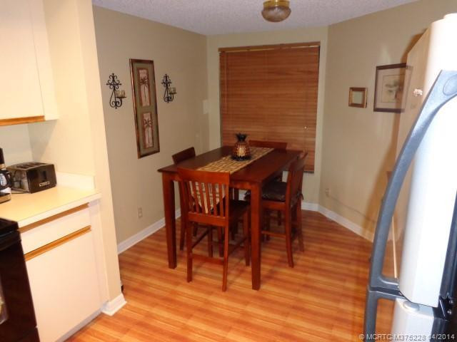 Kitchen. Eat In Kitchen