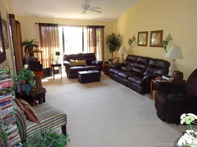 Living Room. Large Living Room with Vaulted Ceilings