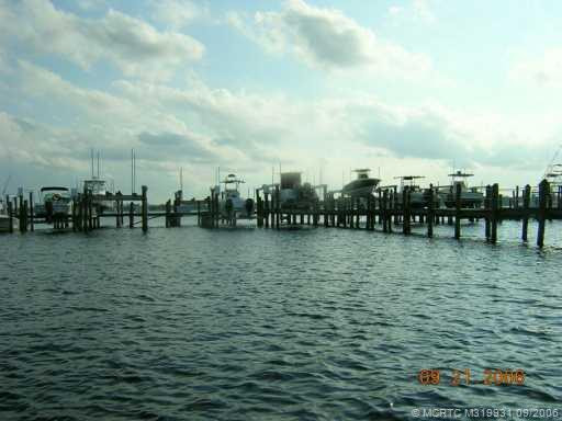Waterfront/Dock/Pier.