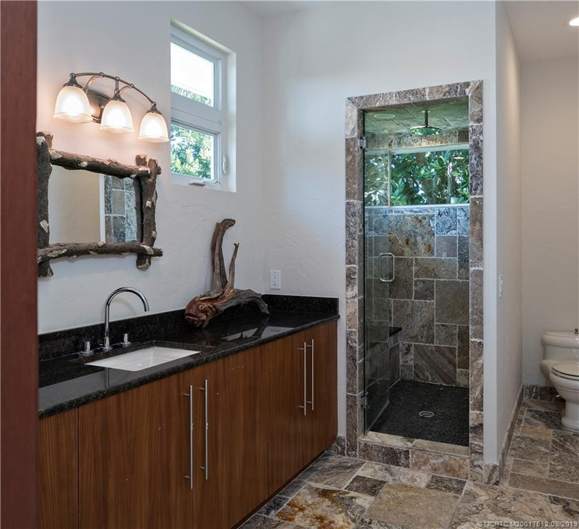 Cabana bath with steam shower