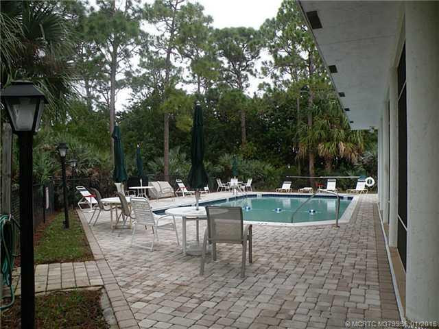 Swimming Pool/Hot Tub/Sauna. Community Pool