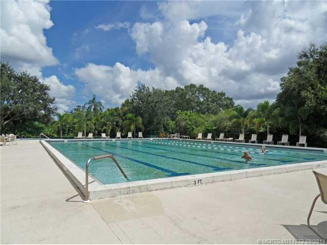 Swimming Pool/Hot Tub/Sauna. Sports Center Pool