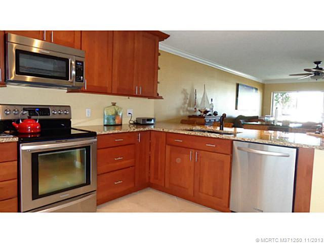 Kitchen. Totally remodeled, with top of line everything