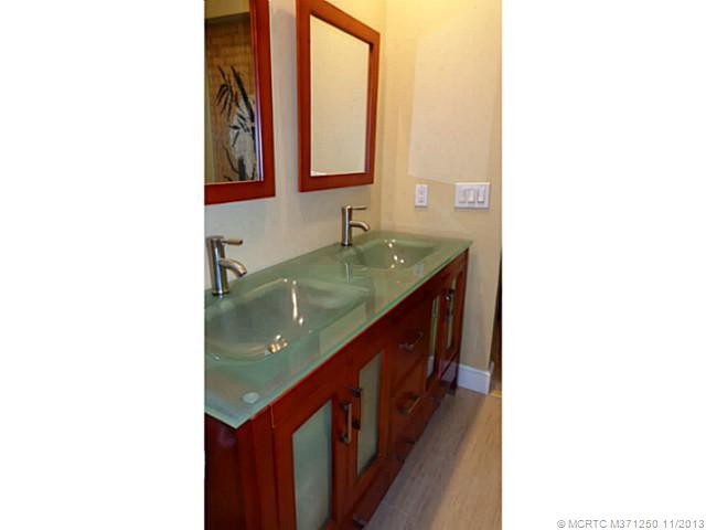 Master Bath/Spa. How nice!