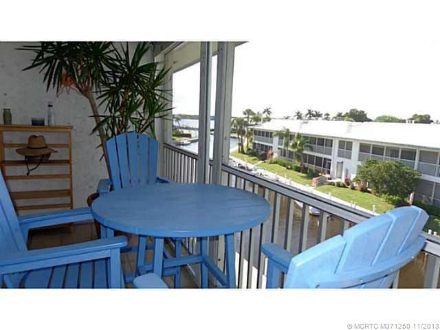 Patio/Deck. Large Screened Patio