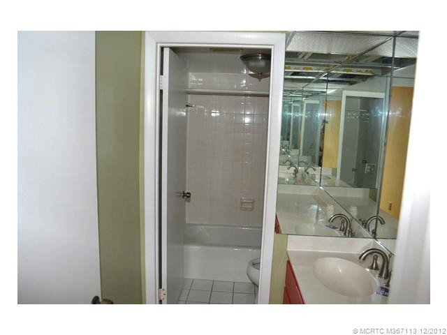 Master Bath/Spa.