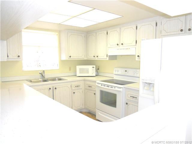 Kitchen. large counter...open to the dining area