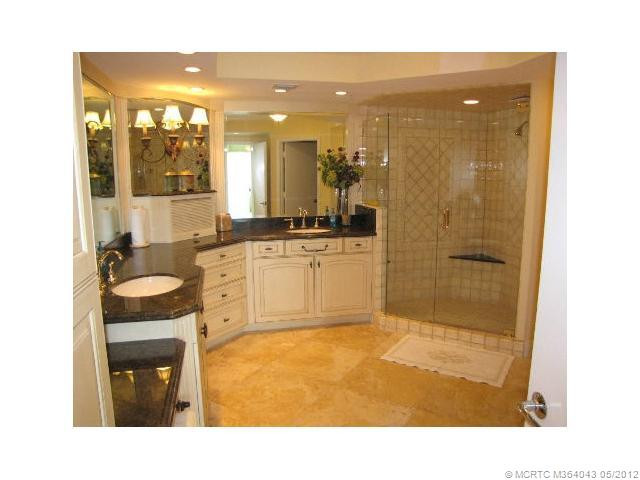 Master Bath/Spa.