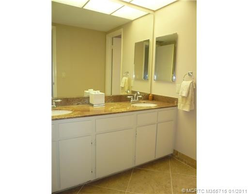 Master Bath/Spa.