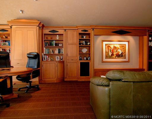 Studio/Study/Office.