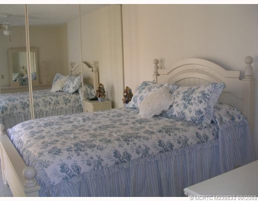 Studio/Study/Office. GUEST BEDROOM WITH LARGE SLIDING DOOR TO OUTSIDE BALCONY