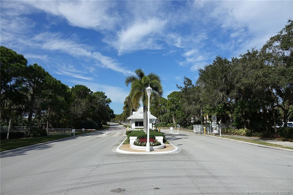 Entrance to Monarch CC