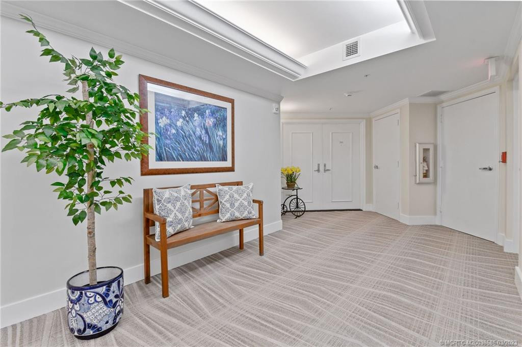 Entry Hallway/Door