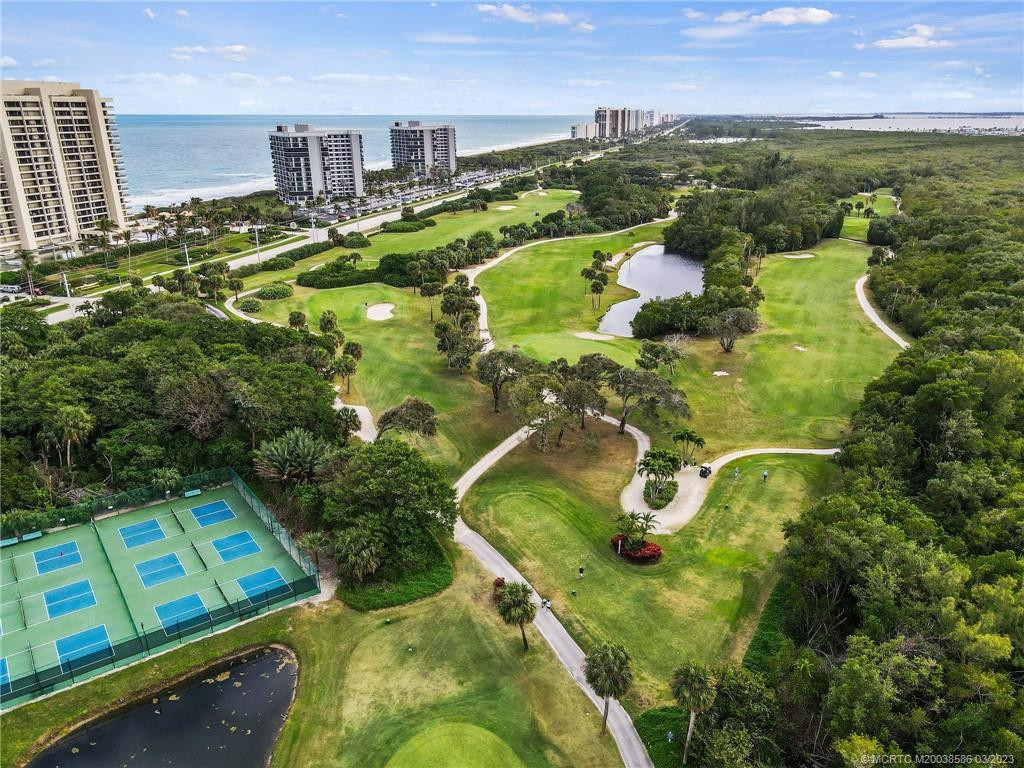 9 hole riverside golf course