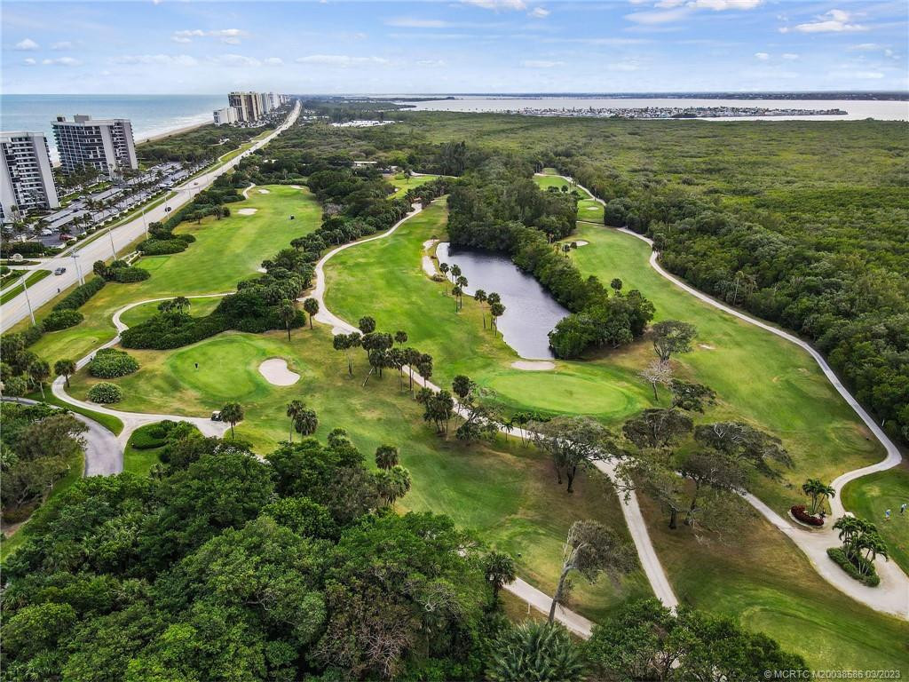 9 hole riverside golf course