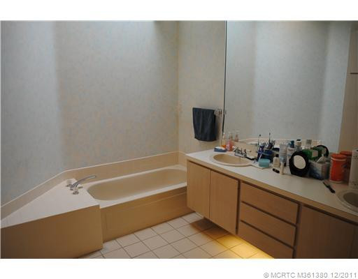 Master Bath/Spa.