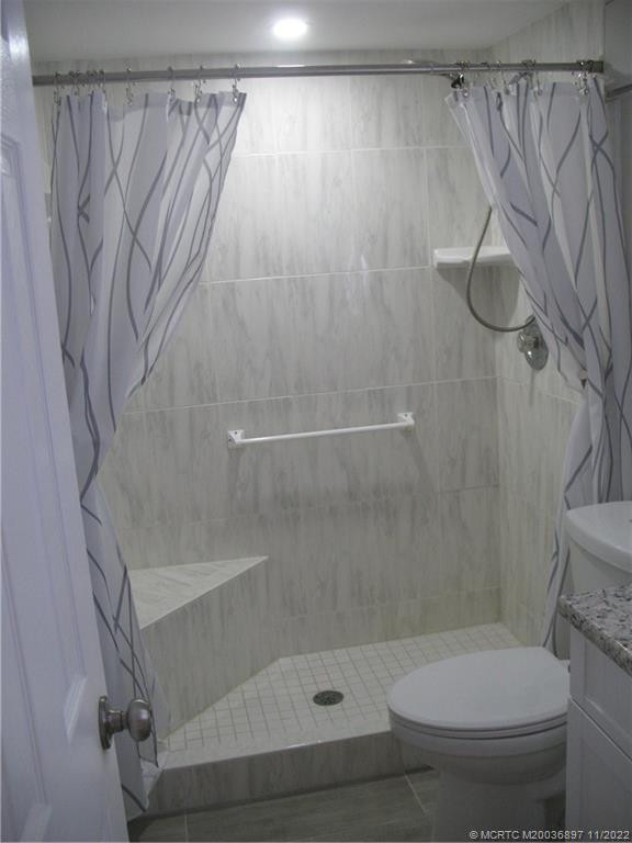 Guest Sower Stall & Tub