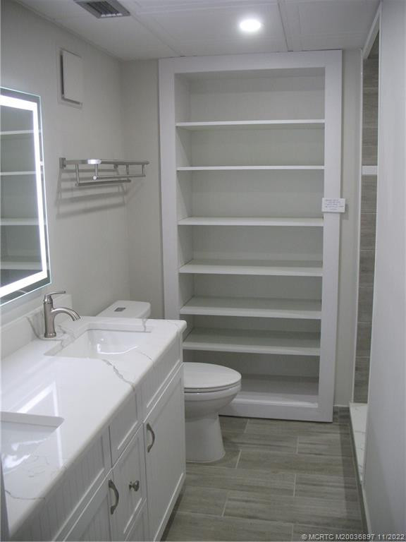 Master Bedroom Bathroom