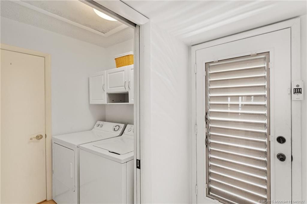 Entrance & Laundry Room
