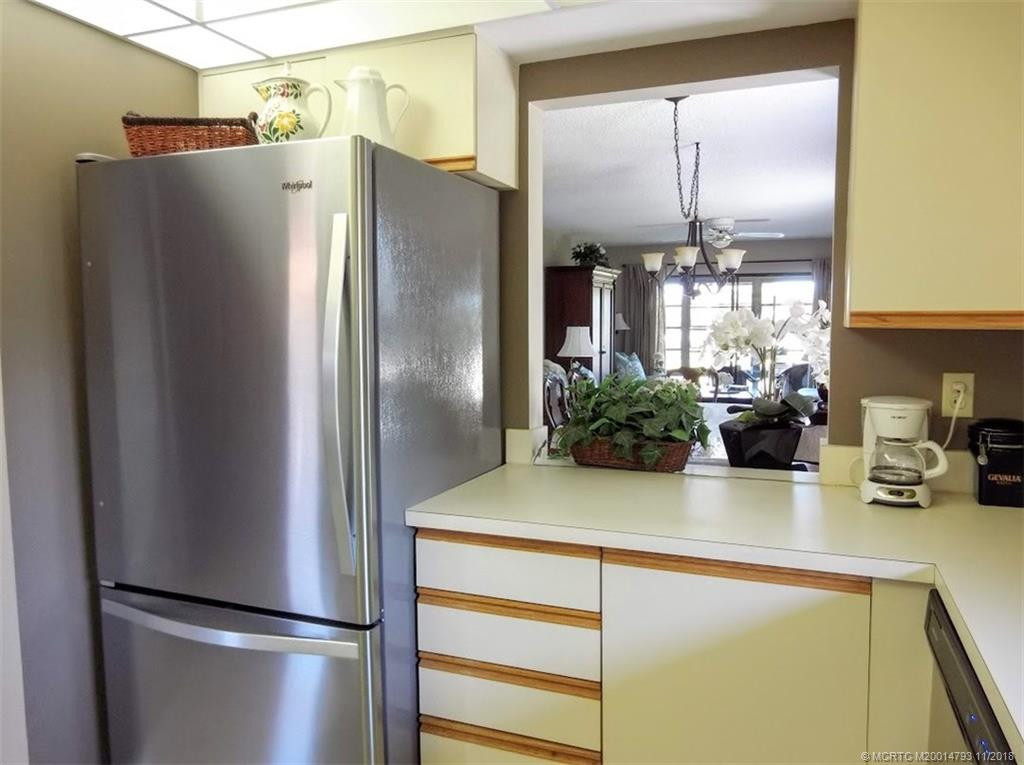 Kitchen, newer stainless appliances