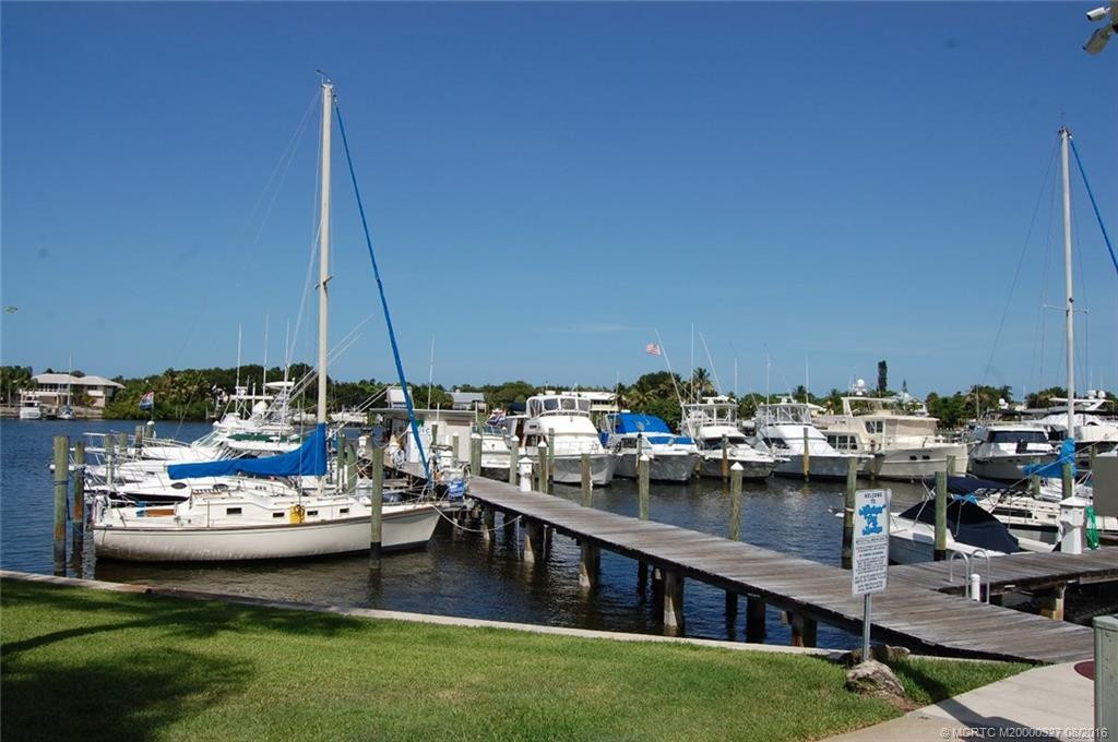 Mariner Cay has many amenities, including a marina.
