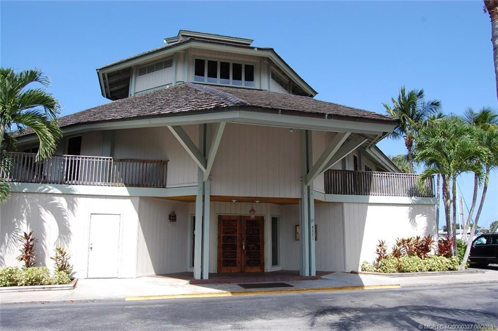 The Mariner Cay clubhouse is great for gatherings!