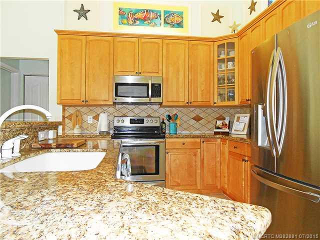 Kitchen. Granite counters and stainless steel appliances!