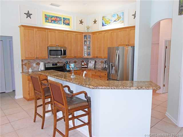 Kitchen. Open kitchen - family room design.