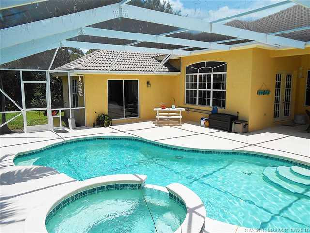 Swimming Pool/Hot Tub/Sauna. Huge screened lanai with pool and hot tub.