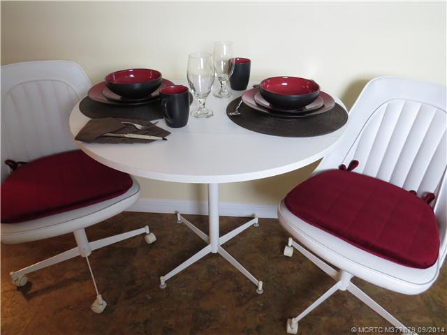 Kitchen. Eat-in kitchen