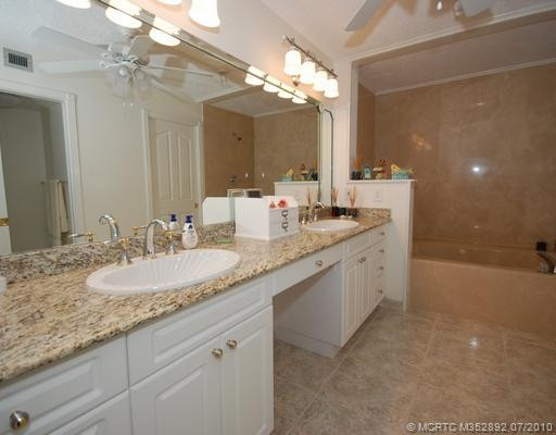 Master Bath/Spa.