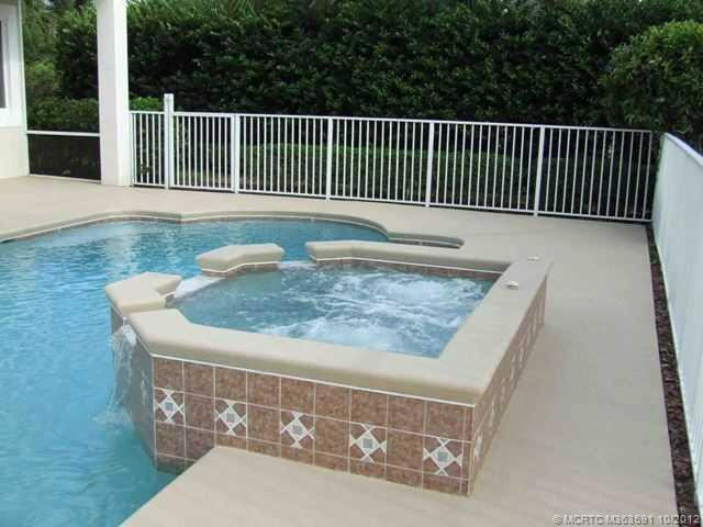 Swimming Pool/Hot Tub/Sauna.