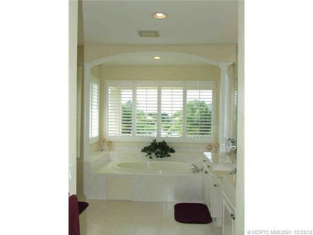 Master Bath/Spa.