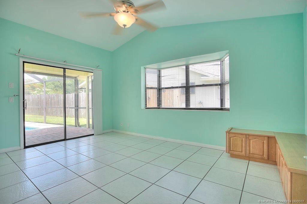 Spaccious Family/Dining Room