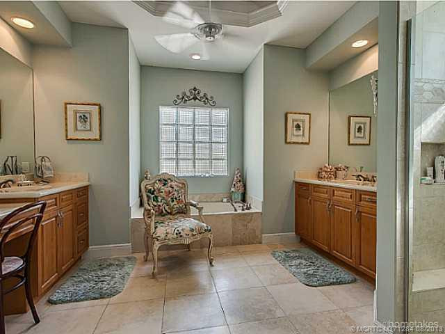 Master Bath/Spa.