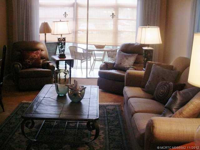 Living Room. Great relaxing room...