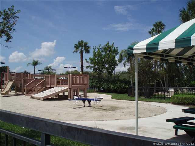 Swimming Pool/Hot Tub/Sauna. playground in recreation area