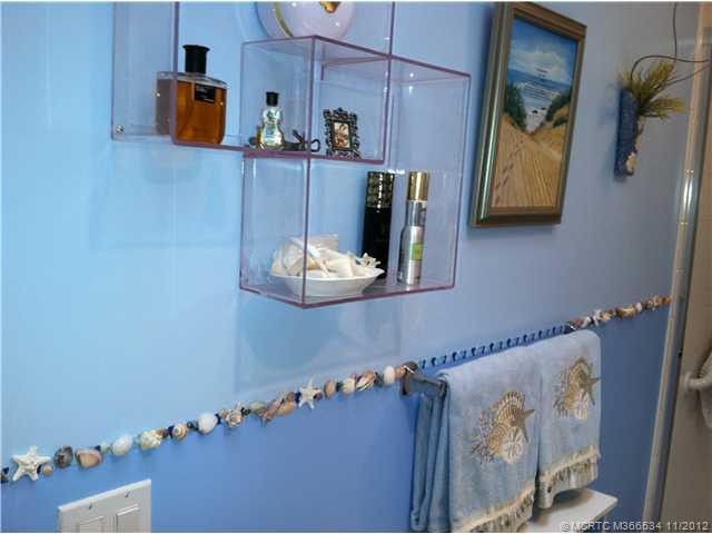 Master Bath/Spa. beautifully decorated master bath
