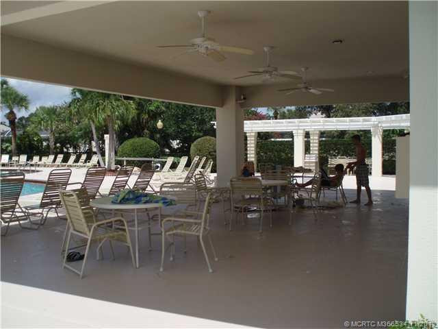 Swimming Pool/Hot Tub/Sauna. gathering spot near pool area