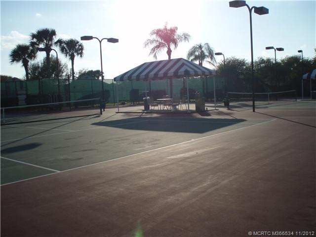 Swimming Pool/Hot Tub/Sauna. tennis courts