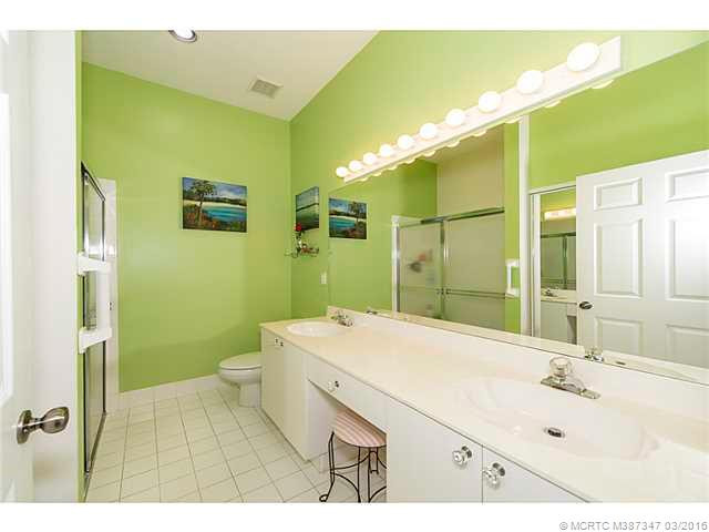 Master Bath/Spa. dual sinks and a LARGE linen closet