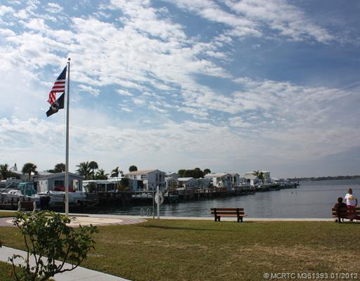 View. NETTLES ISLAND GRAND CANAL !!!!!! A PERFECT PLACE TO WATCH THE MANATEE S PLAY AND ENJOY A NICE AFTERNOON BREEZE.