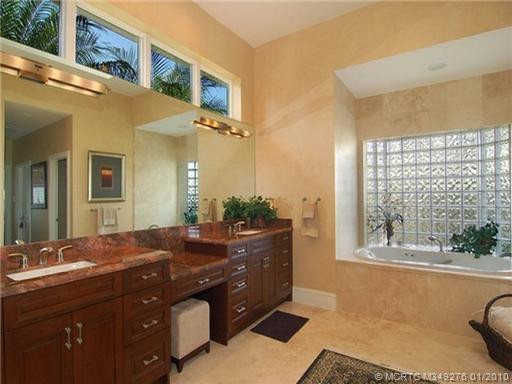 Master Bath/Spa.