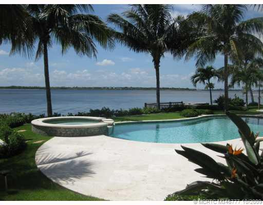 Swimming Pool/Hot Tub/Sauna.