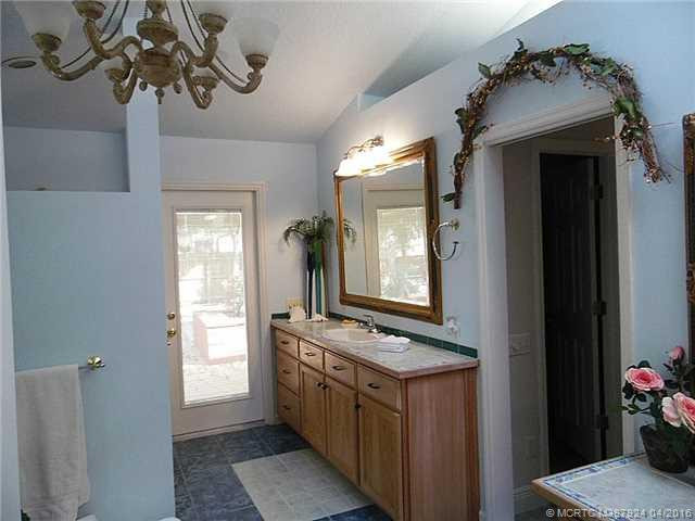 Master Bath/Spa.