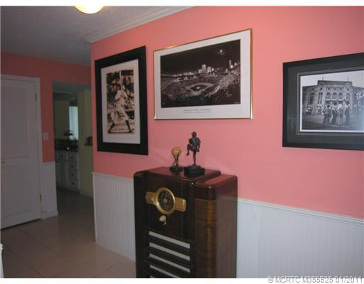 Other. Enter you unit through the great hall of fame! Some wall hangings exdluded, but all furniture included!