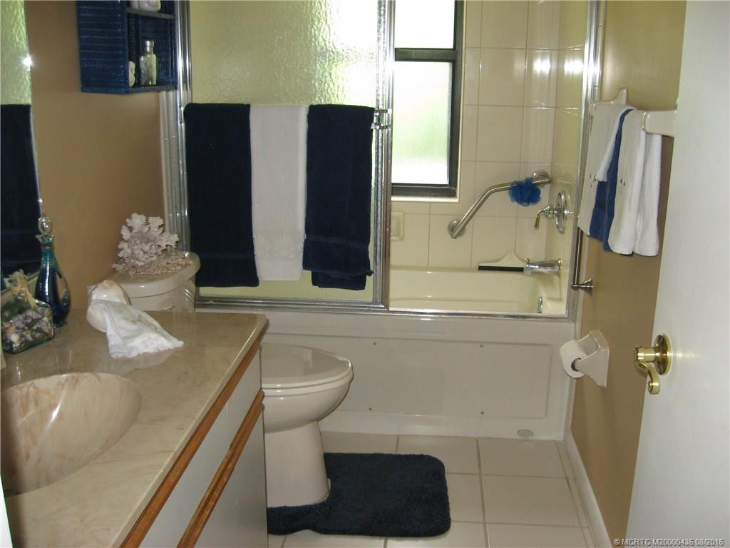 Guest Bath with spa tub