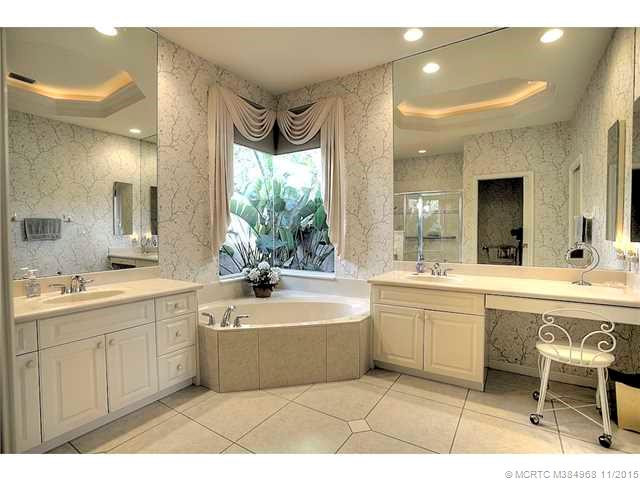 Master Bath/Spa.